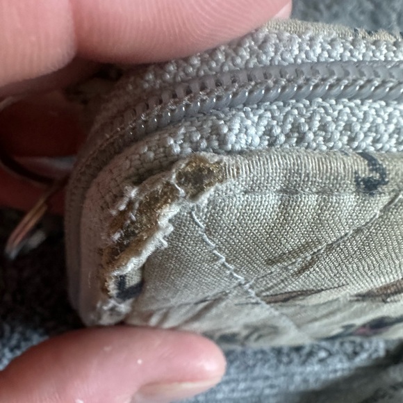 Vera Bradley Quilted Best in Show Dog Print wallet - Picture 2 of 6